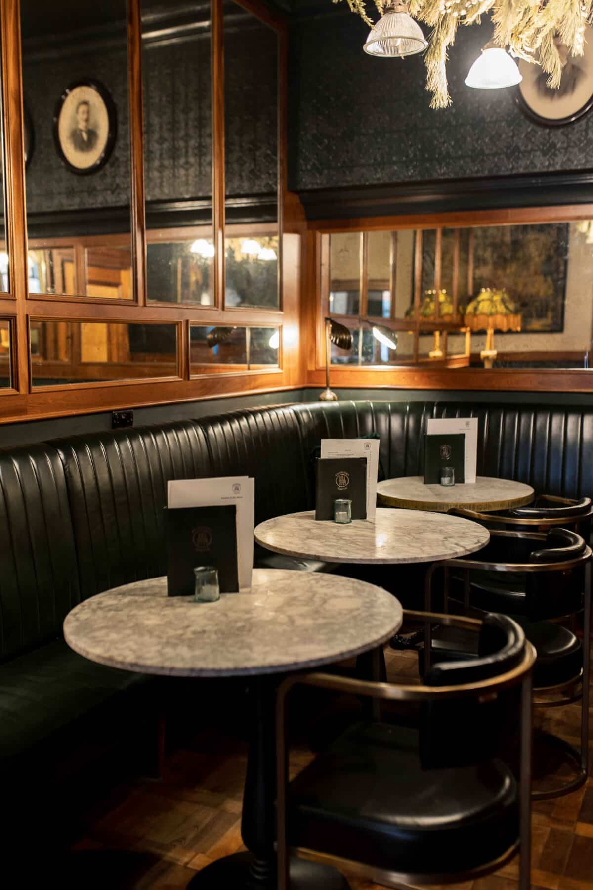 The Edinburgh Castle Snug